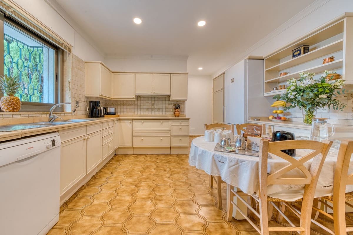 6 soveværelse Villa til salg i Los Monteros med swimmingpool garage - € 4.500.000 (Ref: 8973679)