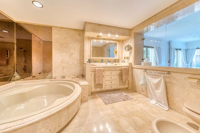 6 camera da letto Villa in vendita in Los Monteros, Marbella con piscina garage - 4.500.000 € (Rif: 8973679)