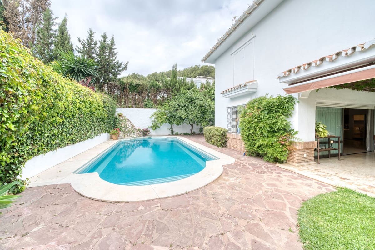 6 soveværelse Villa til salg i Los Monteros med swimmingpool garage - € 4.500.000 (Ref: 8973679)