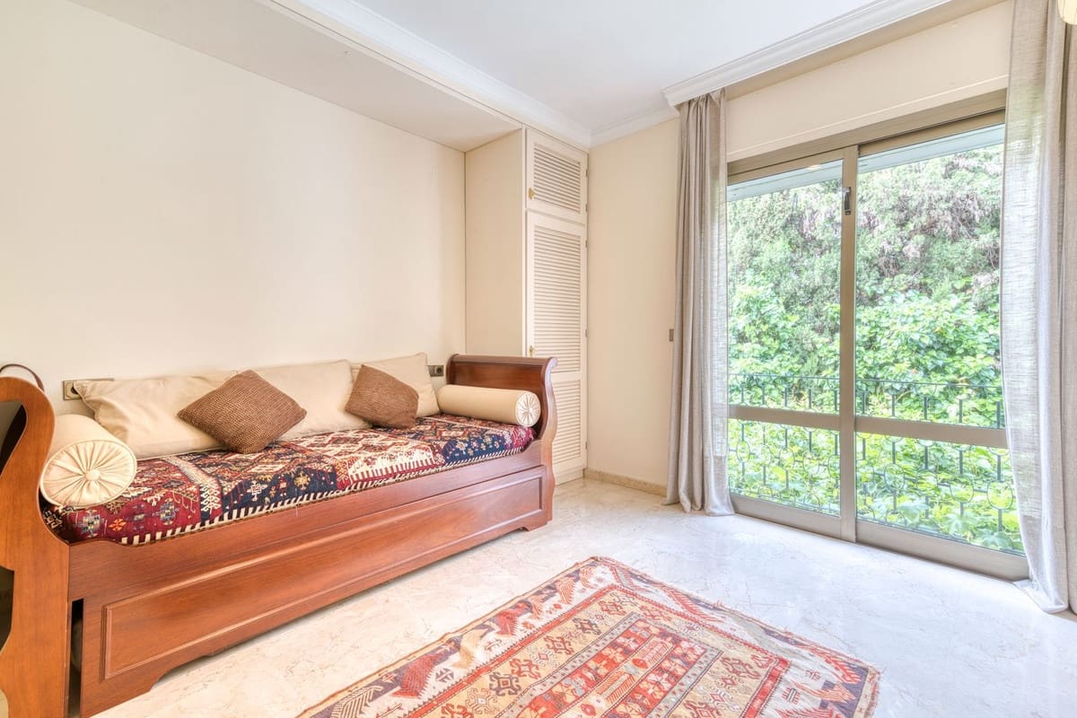 6 soveværelse Villa til salg i Los Monteros med swimmingpool garage - € 4.500.000 (Ref: 8973679)