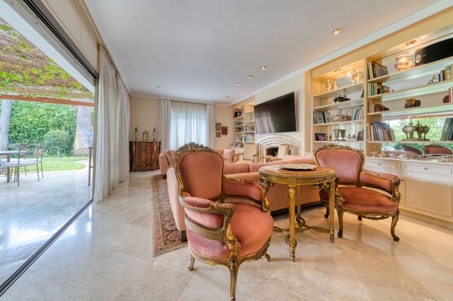 Chalet de 6 habitaciones en Los Monteros, Marbella en venta con piscina garaje - 4.500.000 € (Ref: 8973679)