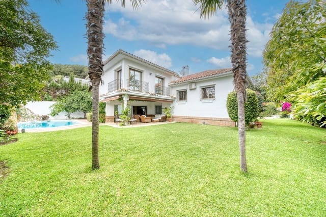 Chalet de 6 habitaciones en Los Monteros, Marbella en venta con piscina garaje - 4.500.000 € (Ref: 8973679)