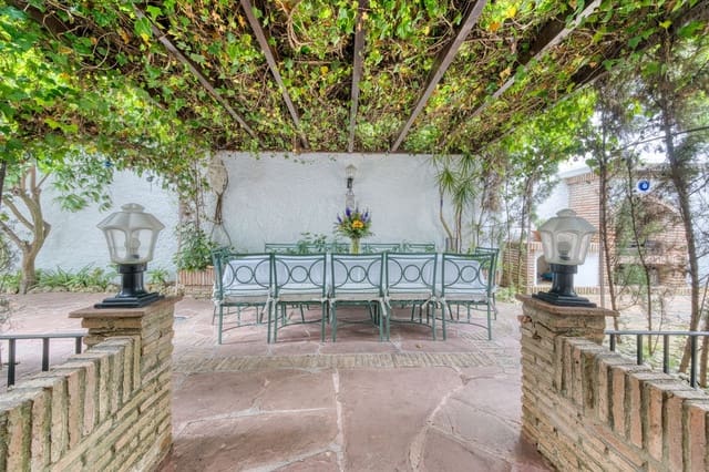 6 soveværelse Villa til salg i Los Monteros, Marbella med swimmingpool garage - € 4.500.000 (Ref: 8973679)