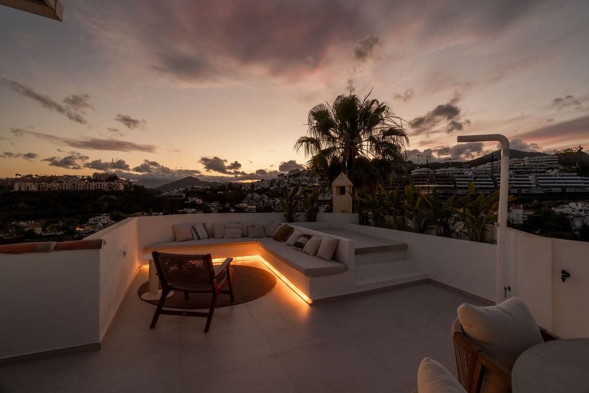 3 bedroom Townhouse for sale in Benahavis with pool - € 1,195,000 (Ref: 8973793)