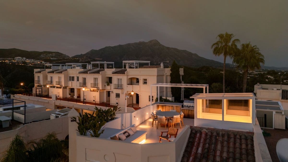 3 bedroom Townhouse for sale in Benahavis with pool - € 1,195,000 (Ref: 8973793)