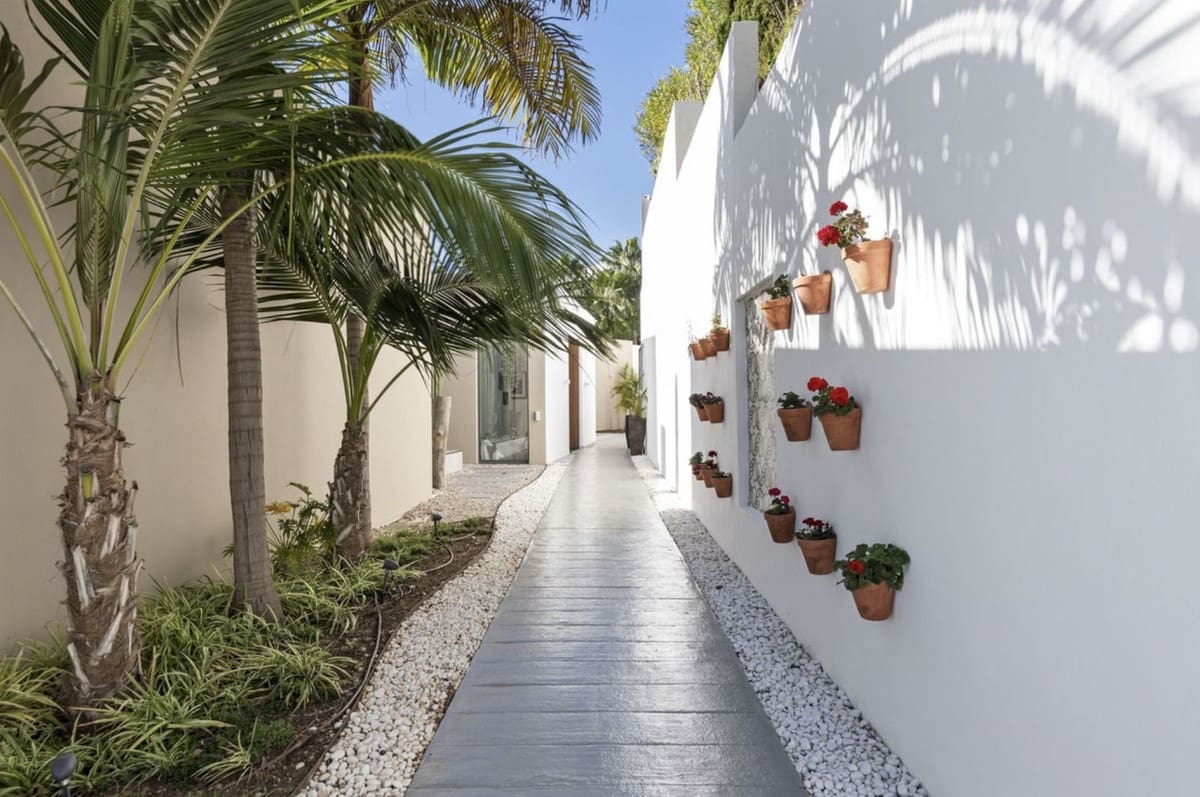 7 soverom Villa til salgs i La Quinta med garasje - € 4 995 000 (Ref: 8975485)