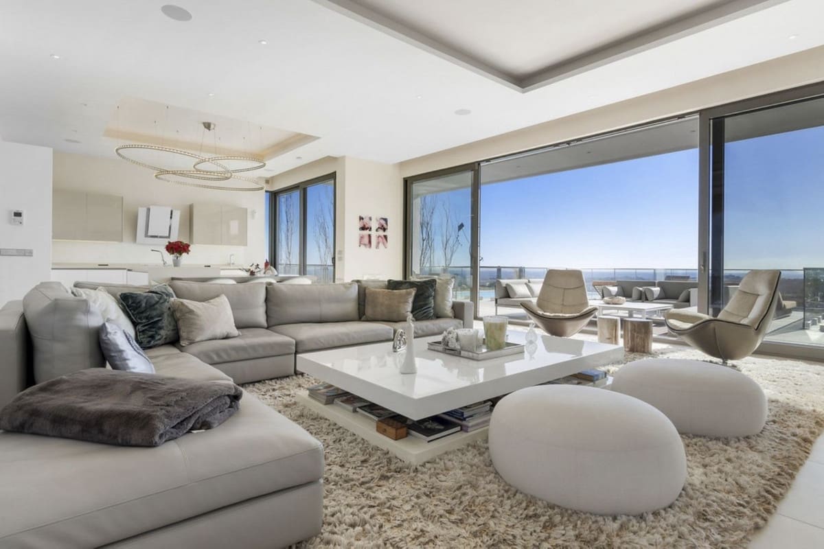 7 bedroom Villa for sale in La Quinta with garage - € 4,995,000 (Ref: 8975485)