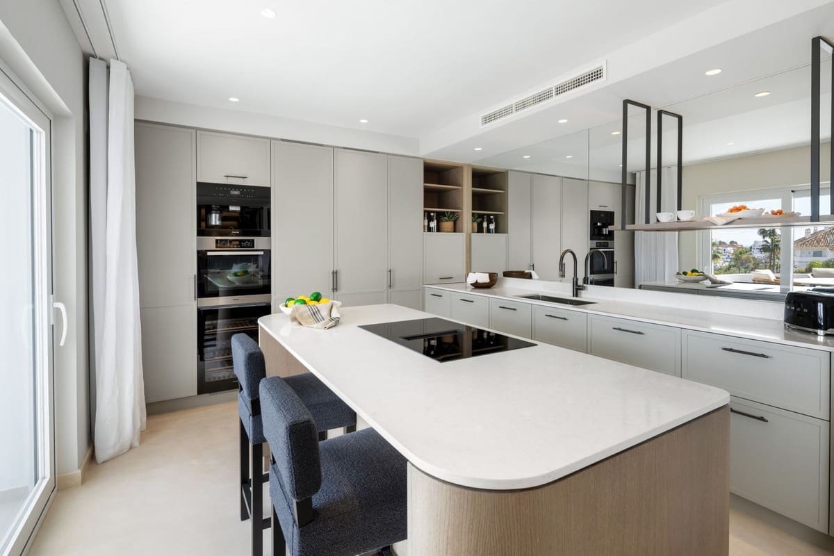 3 sypialnia Apartament na sprzedaż w Golden Mile z basenem garażem - 2 750 000 € (Ref: 8977641)