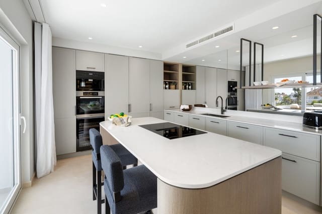 3 sypialnia Apartament na sprzedaż w Golden Mile, Marbella z basenem garażem - 2 750 000 € (Ref: 8977641)