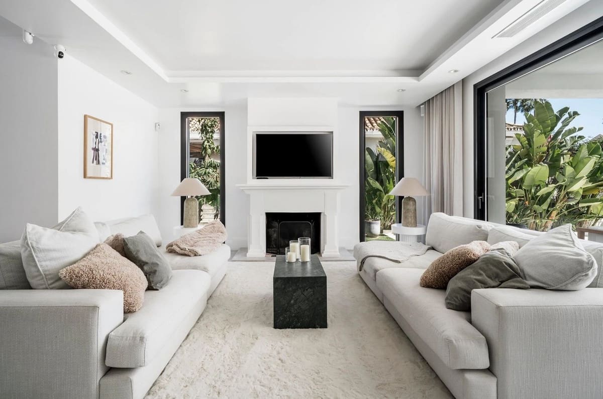 6 slaapkamer Villa te koop in Nueva Andalucia met zwembad garage - € 4.250.000 (Ref: 8977642)