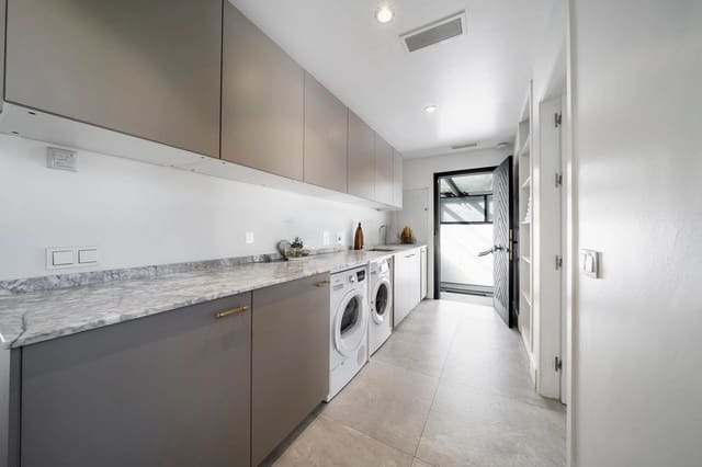 6 soveværelse Villa til salg i Nueva Andalucia, Marbella med swimmingpool garage - € 4.250.000 (Ref: 8977642)