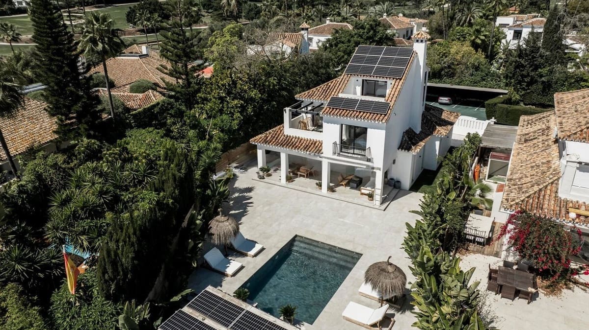 6 bedroom Villa for sale in Nueva Andalucia with pool garage - € 4,250,000 (Ref: 8977642)