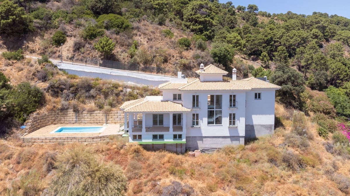 5 camera da letto Villa in vendita in Benahavis con piscina garage - 1.400.000 € (Rif: 8989945)