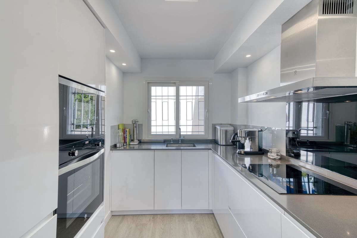 3 soveværelse Byhus til salg i Nueva Andalucia med swimmingpool garage - € 439.995 (Ref: 8996462)