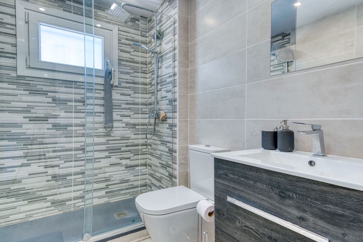 3 soveværelse Byhus til salg i Nueva Andalucia med swimmingpool garage - € 439.995 (Ref: 8996462)