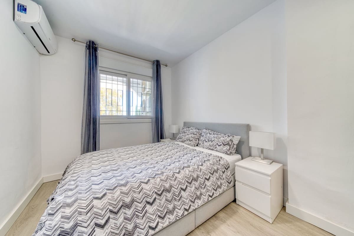 3 soveværelse Byhus til salg i Nueva Andalucia med swimmingpool garage - € 439.995 (Ref: 8996462)