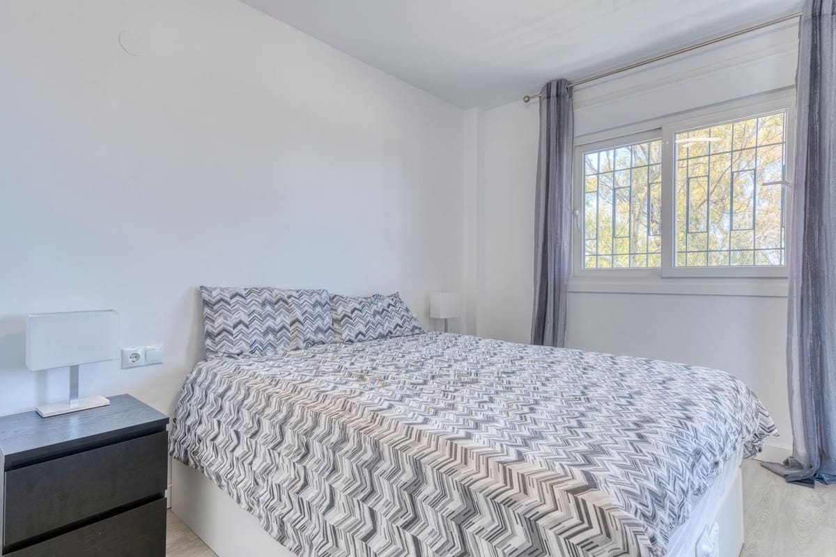 3 soveværelse Byhus til salg i Nueva Andalucia med swimmingpool garage - € 439.995 (Ref: 8996462)