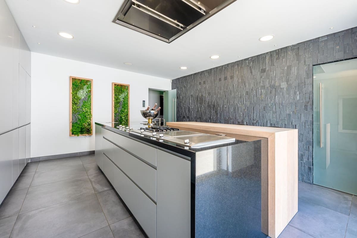 Chalet de 4 habitaciones en Mijas Costa en venta con piscina garaje - 8.100.000 € (Ref: 8997548)