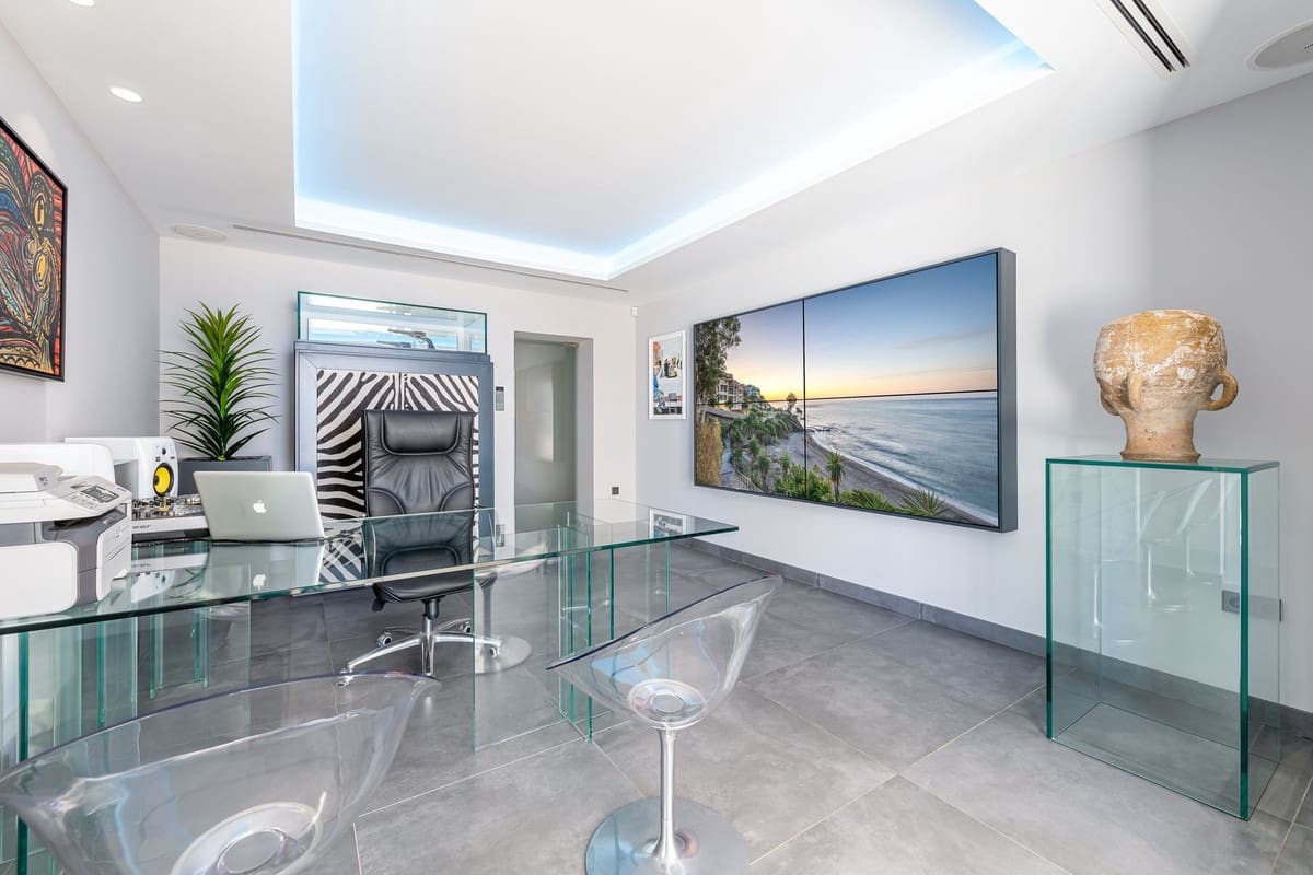 Chalet de 4 habitaciones en Mijas Costa en venta con piscina garaje - 8.100.000 € (Ref: 8997548)