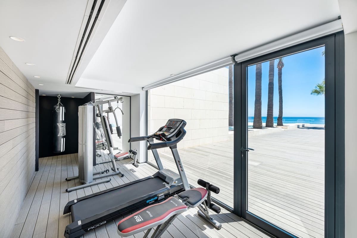 Chalet de 4 habitaciones en Mijas Costa en venta con piscina garaje - 8.100.000 € (Ref: 8997548)