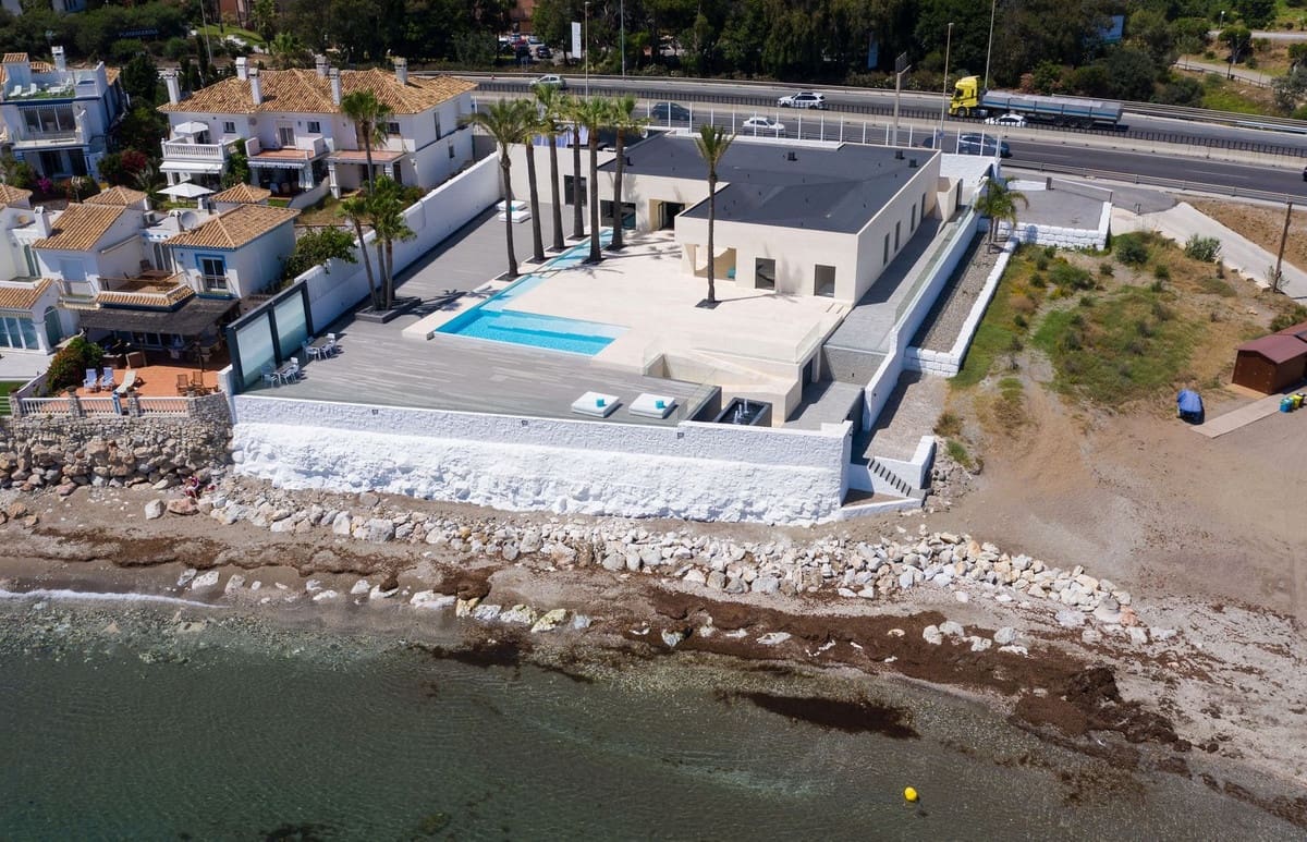 Chalet de 4 habitaciones en Mijas Costa en venta con piscina garaje - 8.100.000 € (Ref: 8997548)