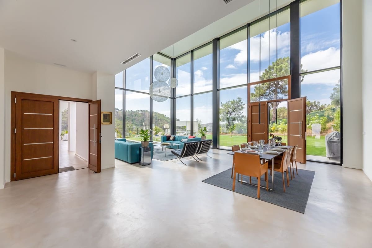 6 bedroom Villa for sale in Benahavis with pool garage - € 4,250,000 (Ref: 9004436)