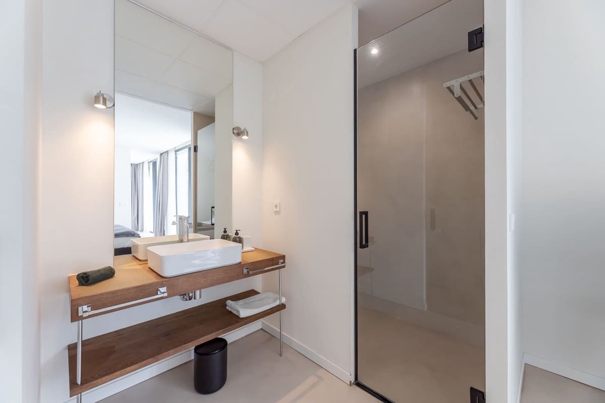 6 bedroom Villa for sale in Benahavis with pool garage - € 4,250,000 (Ref: 9004436)