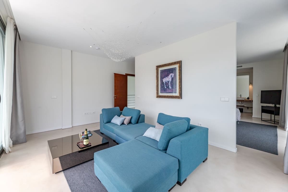 6 bedroom Villa for sale in Benahavis with pool garage - € 4,250,000 (Ref: 9004436)