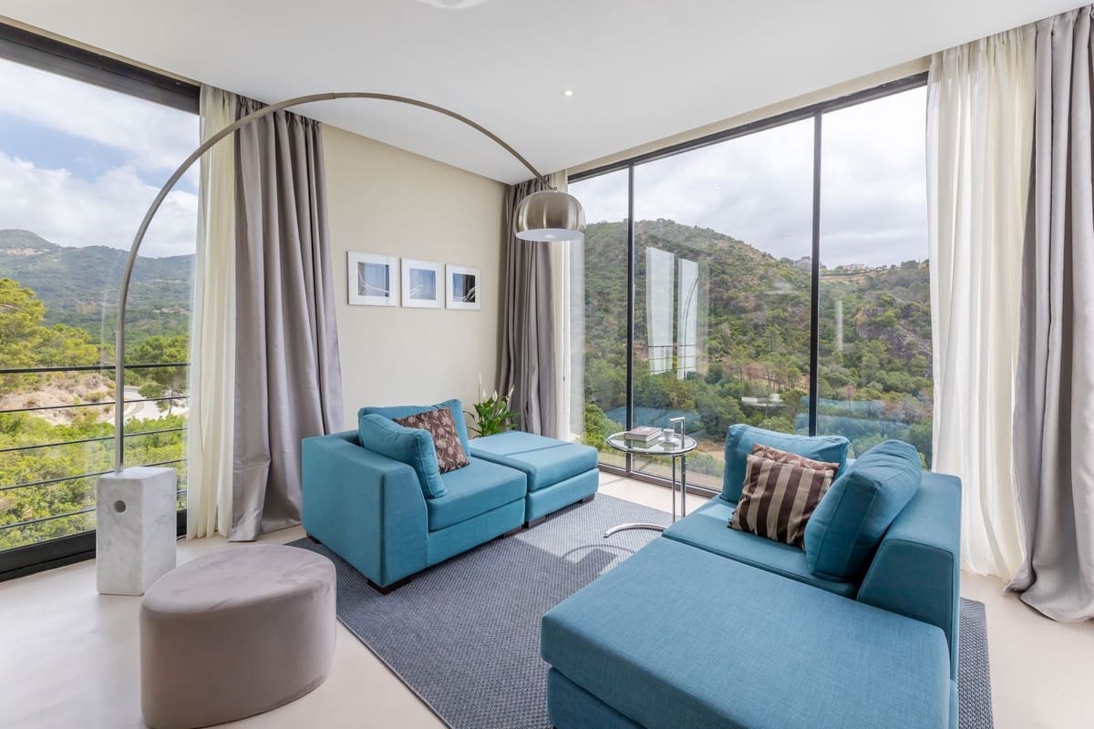 6 bedroom Villa for sale in Benahavis with pool garage - € 4,250,000 (Ref: 9004436)