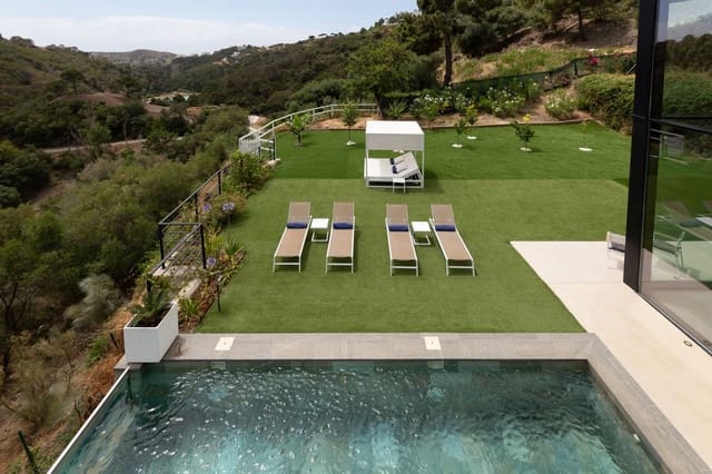 6 bedroom Villa for sale in Benahavís with pool garage - € 4,250,000 (Ref: 9004436)