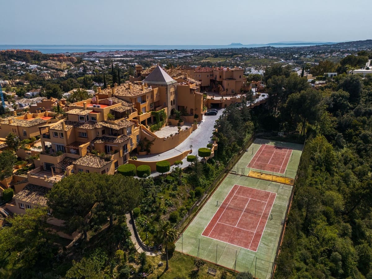 4 quarto Apartamento para venda em Nueva Andalucia com piscina garagem - 2 950 000 € (Ref: 9021849)