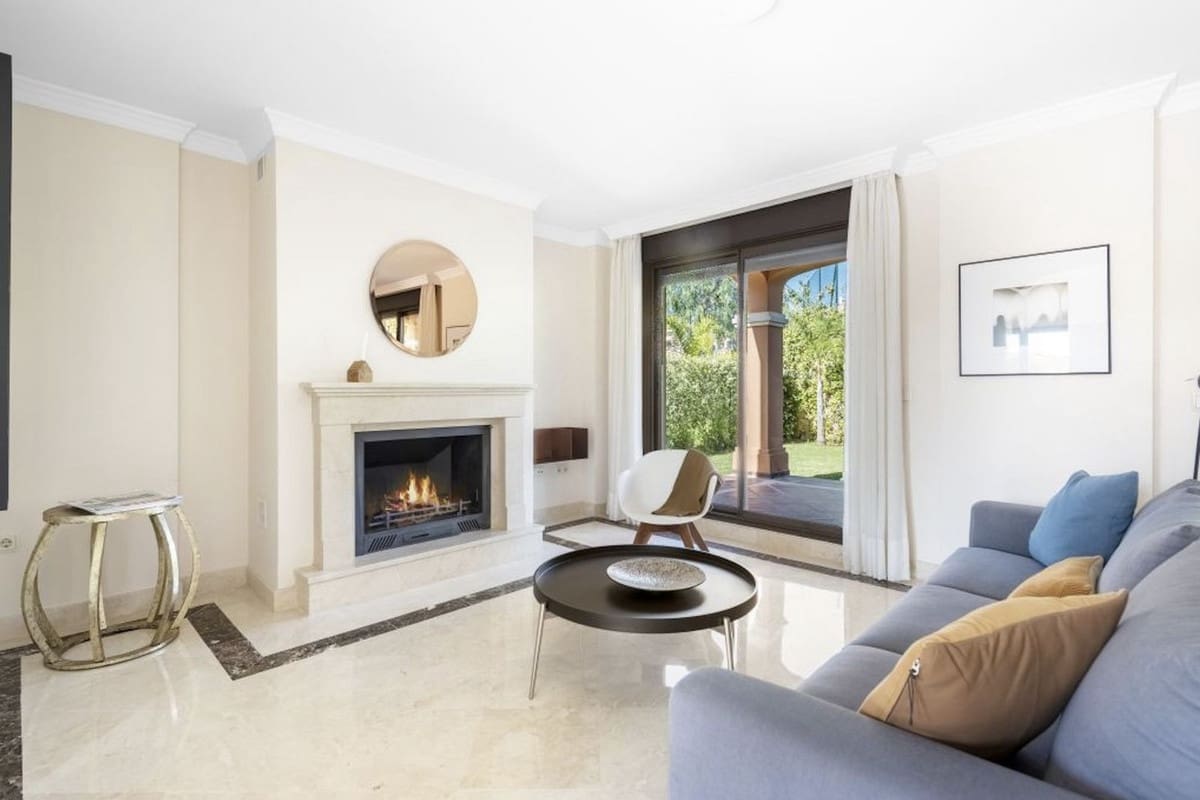 4 quarto Moradia para venda em Estepona com piscina - 718 693 € (Ref: 9023995)