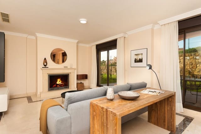 4 quarto Moradia para venda em Estepona com piscina - 718 693 € (Ref: 9023995)