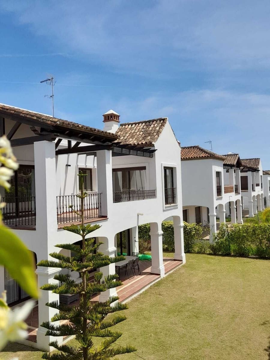 4 quarto Moradia para venda em Estepona com piscina - 718 693 € (Ref: 9023995)