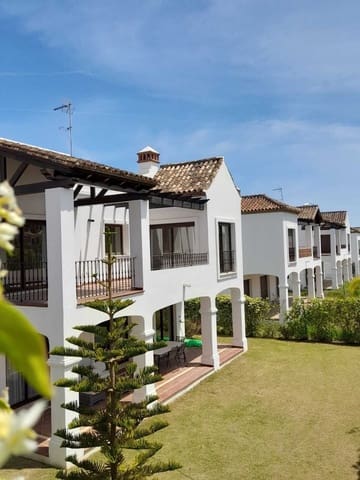 4 quarto Moradia para venda em Estepona com piscina - 718 693 € (Ref: 9023995)
