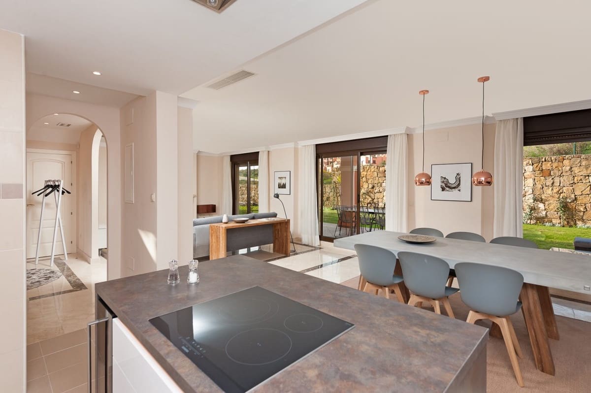 4 slaapkamer Villa te koop in Estepona met zwembad - € 718.693 (Ref: 9023995)