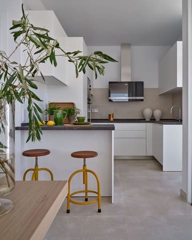 4 sypialnia Willa na sprzedaż w Marbella z basenem garażem - 1 950 000 € (Ref: 9024958)