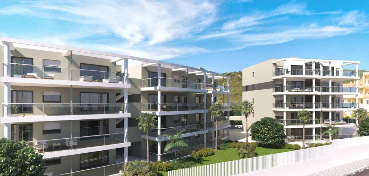 2 soverom Leilighet til salgs i La Duquesa / Puerto de la Duquesa med svømmebasseng garasje - € 318 000 (Ref: 9024960)