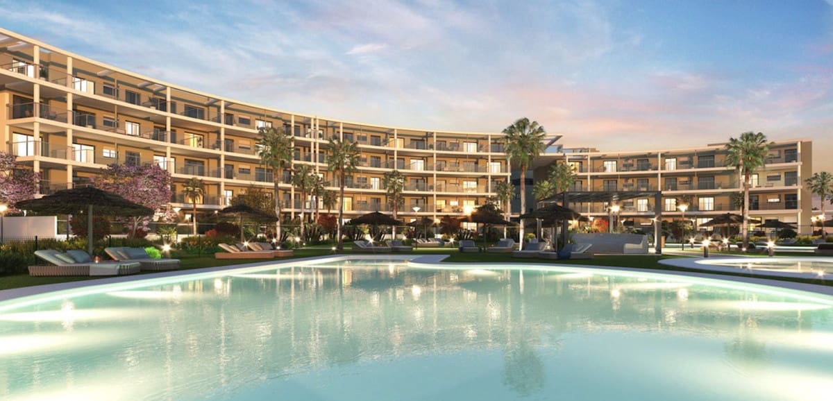 2 soverom Leilighet til salgs i La Duquesa / Puerto de la Duquesa med svømmebasseng garasje - € 318 000 (Ref: 9024960)