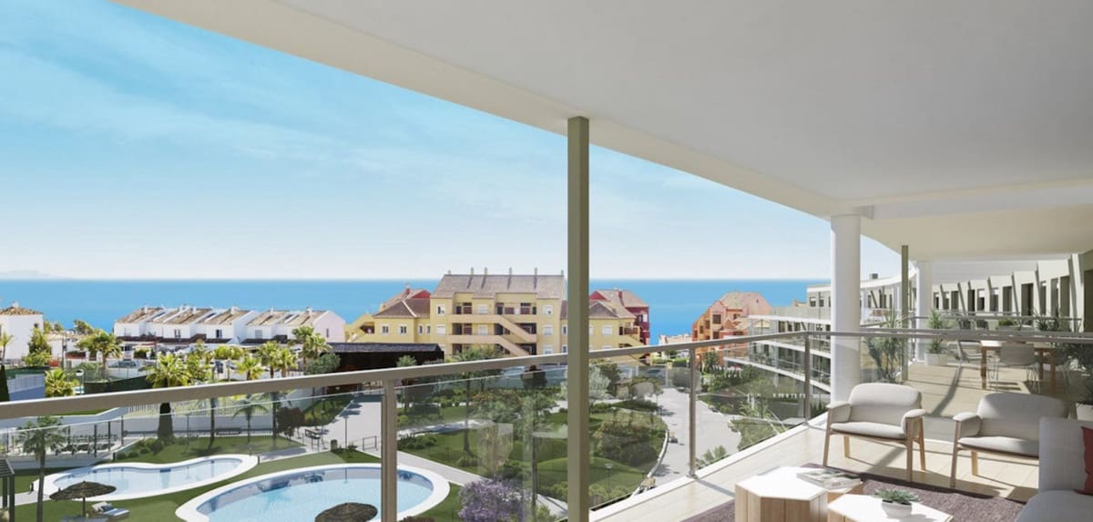 2 soveværelse Lejlighed til salg i La Duquesa / Puerto de la Duquesa med swimmingpool garage - € 318.000 (Ref: 9024960)