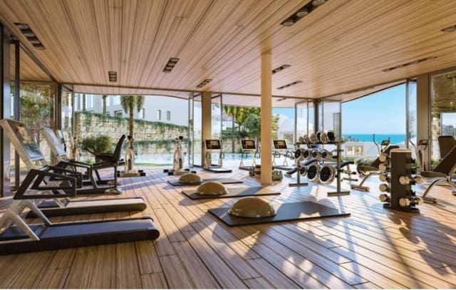 2 soveværelse Lejlighed til salg i Fuengirola med swimmingpool garage - € 795.000 (Ref: 9025719)