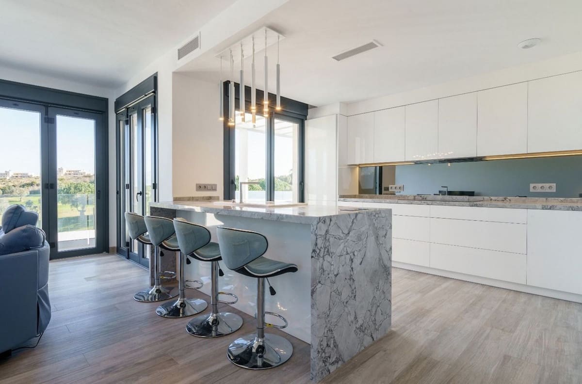 3 bedroom Villa for sale in La Cala de Mijas with pool garage - € 975,000 (Ref: 9028542)