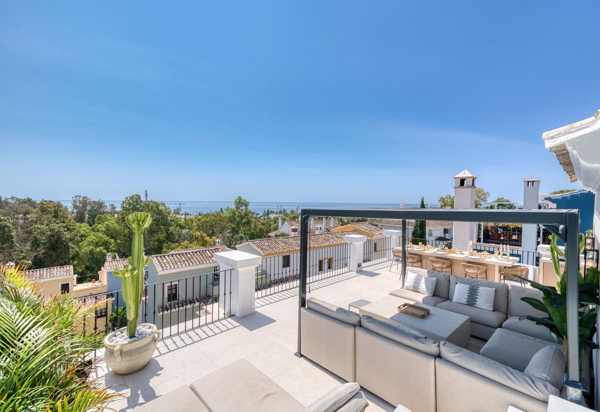 4 soveværelse Byhus til salg i Golden Mile med swimmingpool garage - € 2.395.000 (Ref: 9039724)