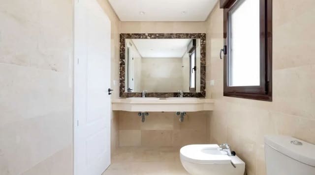 Casa de 3 habitaciones en Estepona en venta con piscina garaje - 470.250 € (Ref: 9051684)