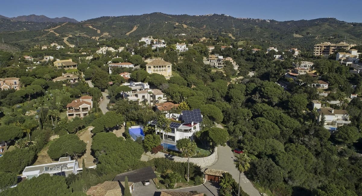 8 bedroom Villa for sale in Elviria with pool garage - € 1,999,900 (Ref: 9058140)