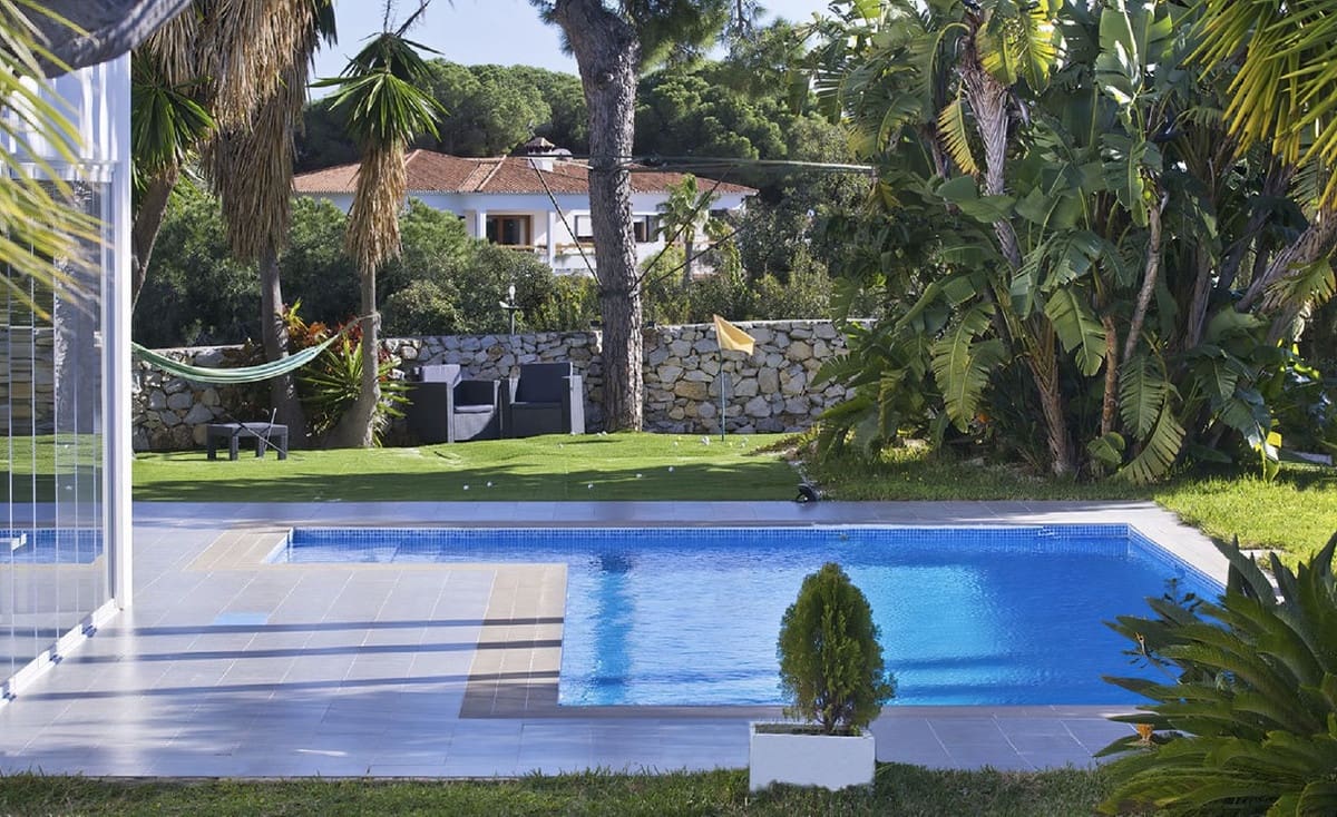 8 bedroom Villa for sale in Elviria with pool garage - € 1,999,900 (Ref: 9058140)