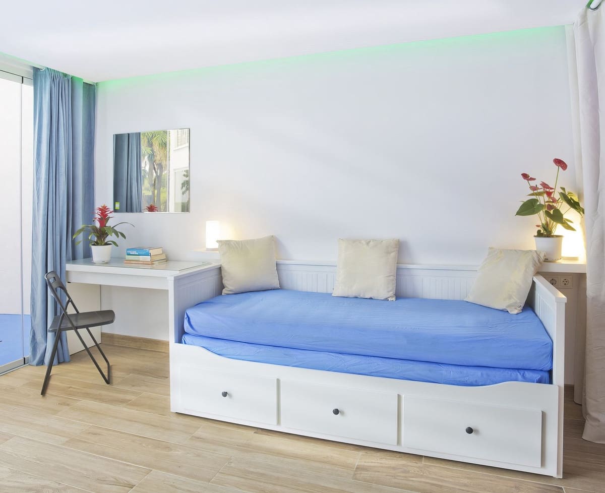 8 bedroom Villa for sale in Elviria with pool garage - € 1,999,900 (Ref: 9058140)