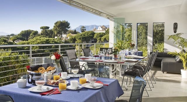 8 sypialnia Willa na sprzedaż w Elviria, Marbella z basenem garażem - 1 999 900 € (Ref: 9058140)