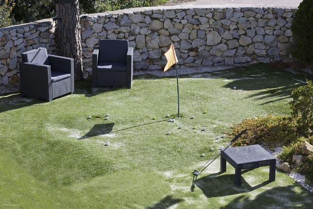 8 bedroom Villa for sale in Elviria, Marbella with pool garage - € 1,999,900 (Ref: 9058140)