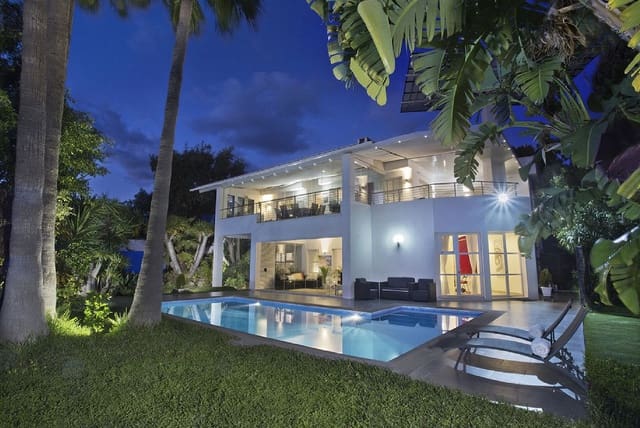 Chalet de 8 habitaciones en Elviria, Marbella en venta con piscina garaje - 1.999.900 € (Ref: 9058140)